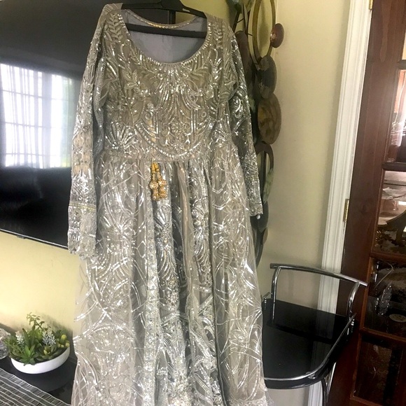 Pakistani/Indian Dress - Picture 2 of 10